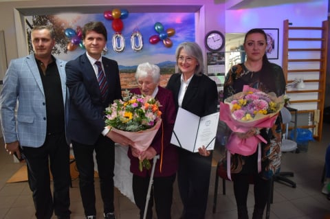 Nielegalny dom seniora pod Legnicą. Pozwoleń brak, ale pensjonariusze i krewni są zachwyceni - 1