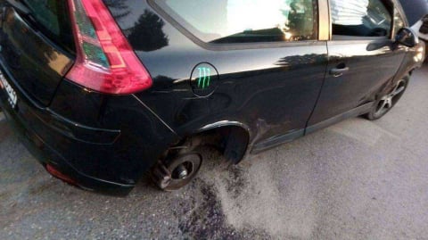 Wyprzedzał na skrzyżowaniu, uderzył w dwa samochody. Policja i sąd nie uznały jego winy, ale ubezpieczyciel już tak - 0