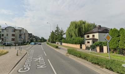Wyprzedzał na skrzyżowaniu, uderzył w dwa samochody. Policja i sąd nie uznały jego winy, ale ubezpieczyciel już tak - 3
