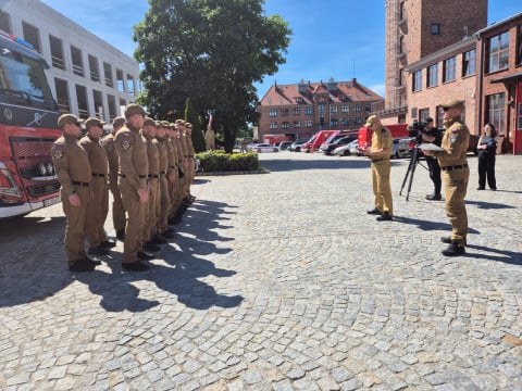 Dolnośląscy strażacy jadą na Mazowsze. Będą walczyć z ogromnym pożarem lasu - 1