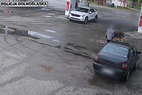 Rozbój na stacji paliw. Sprawca groził siekierą i ukradł 500 zł - 0