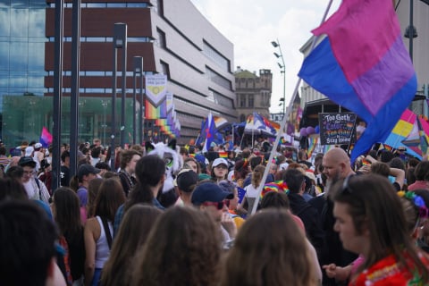 Kolorowy Marsz Równości przeszedł przez Wrocław. W centrum miasta zgromadziły się tysiące osób - 0