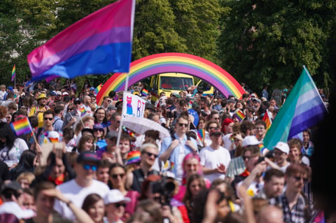Kolorowy Marsz Równości przeszedł przez Wrocław. W centrum miasta zgromadziły się tysiące osób - 4