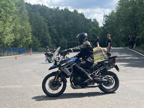Od teorii do placu manewrowego. Motocyklowe warsztaty w Wałbrzychu przyciągnęły dziesiątki uczestników - 2