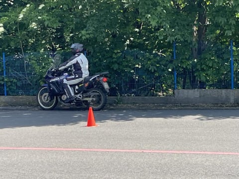 Od teorii do placu manewrowego. Motocyklowe warsztaty w Wałbrzychu przyciągnęły dziesiątki uczestników - 4