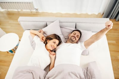 Jaki materac wybrać dla singla, pary i seniora? Poznaj nasze propozycje
