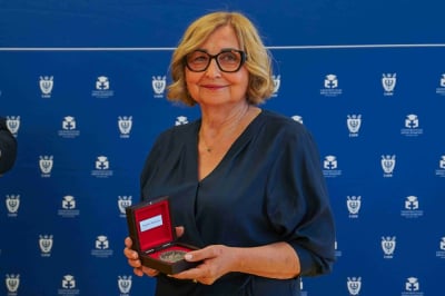 Poświęciła dzieciom swoje zawodowe życie. Prof. Bernarda Kazanowska uhonorowana medalem