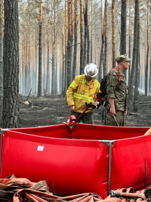 Dolnośląscy strażacy wracają z powiatu wołomińskiego. Pomagali gasić ogromny pożar lasu [ZDJĘCIA] - 2