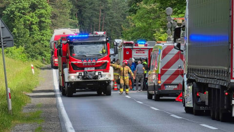 Utrudnienia na DK8. Samochód osobowy zderzył się z dostawczakiem [ZDJĘCIA] - 1