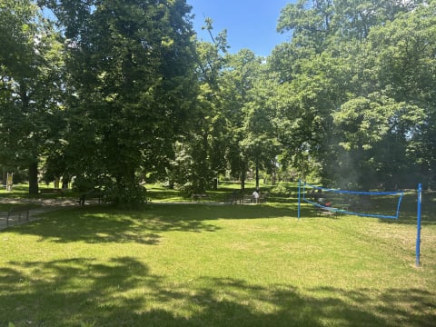 Na spacer do... szpitala. Otworzą park przy lecznicy dla okolicznych mieszkańców - 1