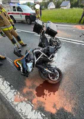 Motocyklista w szpitalu po zderzeniu z samochodem. Droga krajowa numer 5 zablokowana [ZDJĘCIA] - 2