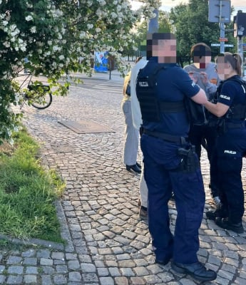 Szósta rano i kąpiel w Odrze. Do rzeki wskoczyli... pijani Hiszpanie - 0