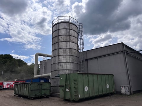 Smród z wysypiska pod Karkonoszami. Mieszkańcy nie mogą go znieść, a zarządca odpowiada, że nie jest tak źle - 2