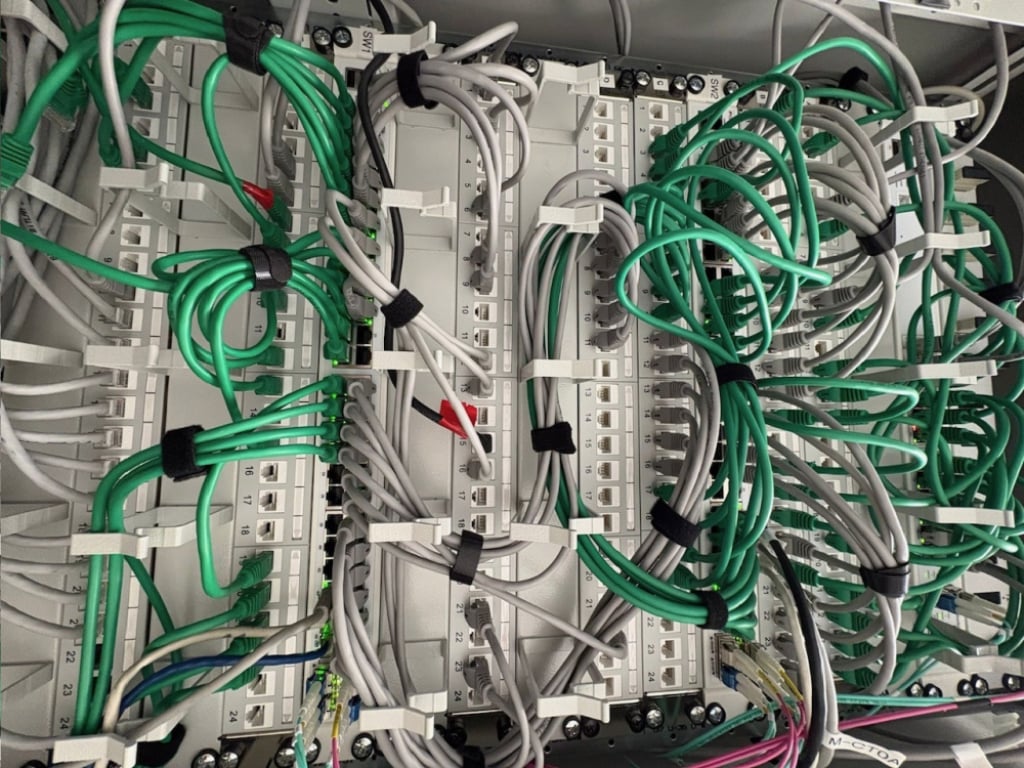 Podszyli się pod burmistrza i chcieli wyłudzić euro. Głuszyca wzmacnia systemy IT - Cyberatak na urząd? Gmina Głuszyca po incydencie inwestuje w nowe zabezpieczenia