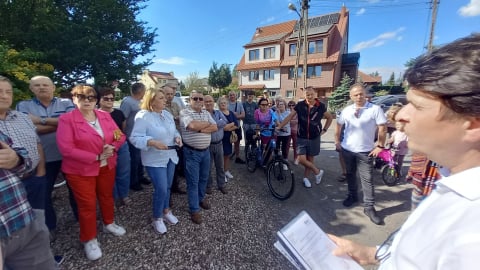 Dziurawe drogi i brak chodników. Mieszkańcy Osiedla Sienkiewicza w Legnicy czują się zapomniani przez władze miasta - 0