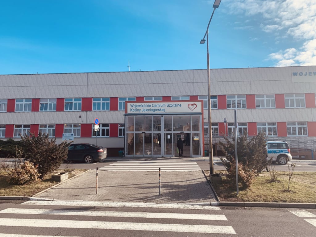 Zmiana na czele szpitala w Jeleniej Górze. Dyrektorka złożyła rezygnację - Rezygnacja w jeleniogórskim szpitalu. Trwają spekulacje o następcy szefowej.