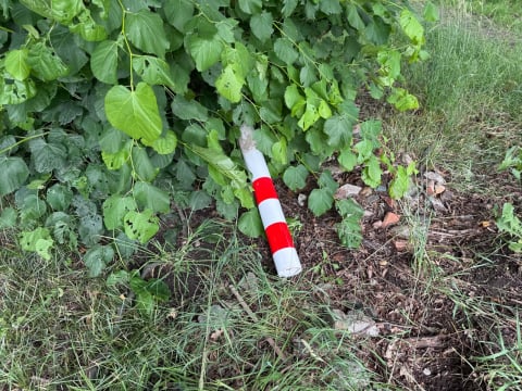 Słupki podzieliły Zacharzyce. Wygodny dojazd muszą zastąpić "rozjeżdżonym klepiskiem". To efekt remontu na Gazowej - 1