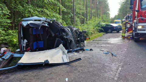 Poważny wypadek między Osłą a Gromadką. Dwie osoby ranne - 1