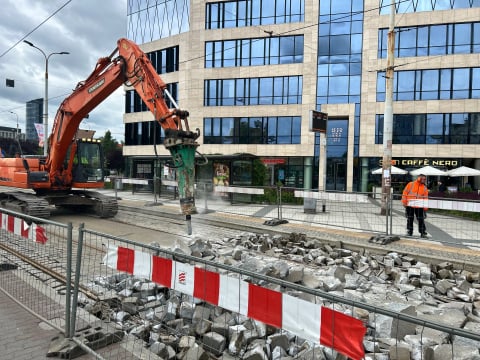 Remonty dróg we Wrocławiu ruszyły pełną parą. Sprawdzamy postępy prac w kluczowych miejscach [ZDJĘCIA] - 14