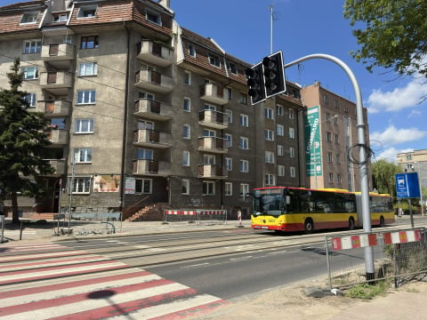 Na Hubskiej stawiają sygnalizację świetlną. Co z progami zwalniającymi w tym samym miejscu? - 2