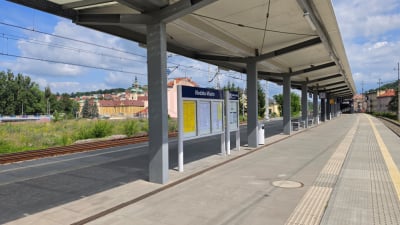 Remont stacji kosztował 70 mln złotych, a pasażerowie za potrzebą chodzą "pod chmurkę"