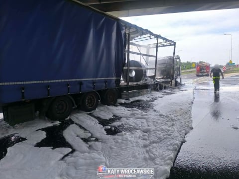 Ciężarówka stanęła w płomieniach na S5. Były ogromne utrudnienia w kierunku Wrocławia [ZDJĘCIA] - 5