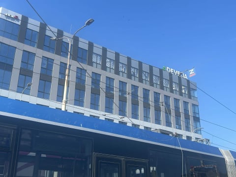 Zerwana trakcja i połamany pantograf na Wróblewskiego. Tramwaje stoją w ogromnym korku [AKTUALIZACJA] - 0
