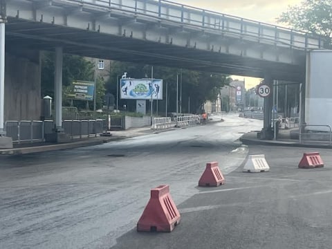 Duże utrudnienia w Wałbrzychu. Zamknięto część jednej z najważniejszych ulic w mieście - 2