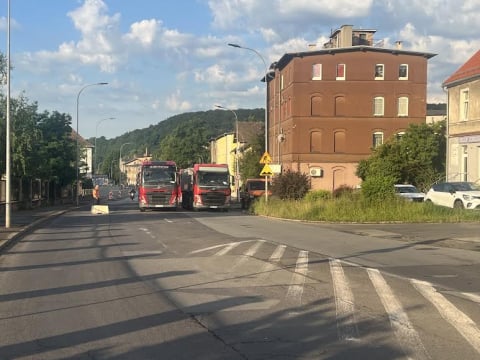 Duże utrudnienia w Wałbrzychu. Zamknięto część jednej z najważniejszych ulic w mieście - 3