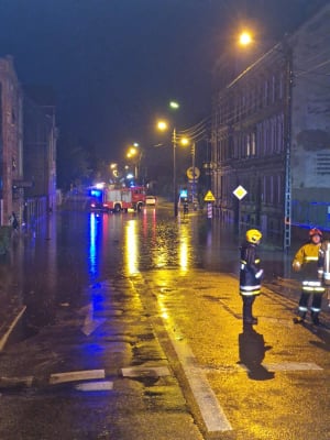Prawie 300 interwencji strażaków, podtopienia i powalone drzewa. Burzowa noc na Dolnym Śląsku - 2