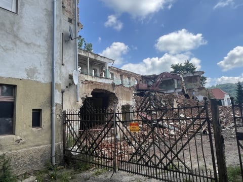 Obudził go spadający sufit. Mieszkaniec Wałbrzycha był o krok od tragedii - 5