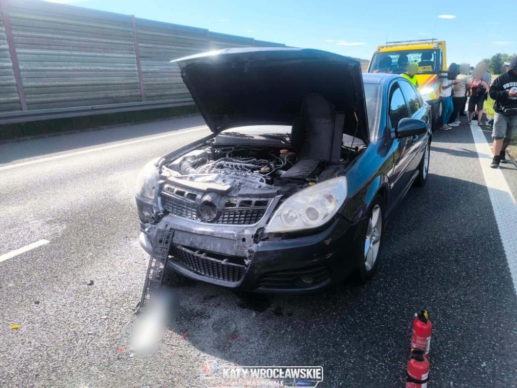 Duże utrudnienia na autostradzie A4 przy Bielanach Wrocławskich. Doszło do kolizji osobówki z busem - Kolizja busa i osobówki na A4