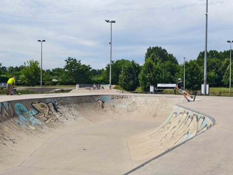 Na skateparku w Legnicy jest niebezpiecznie? Grupa młodzieży chce placu dla początkujących - 1