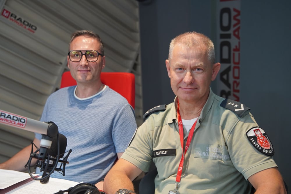 Reakcja24: Wyjazdy na wakacje a kontrola celna. W studiu Janusz Obrzut i Sebastian Polański – Sebastian Polański i Janusz Obrzut i gośćmi Reakcji24.