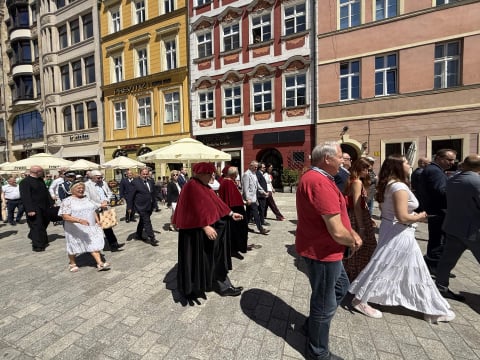 Święto Wrocławia 2026. Radni przeszli przez Wrocław w uroczystym pochodzie [GALERIA] - 5