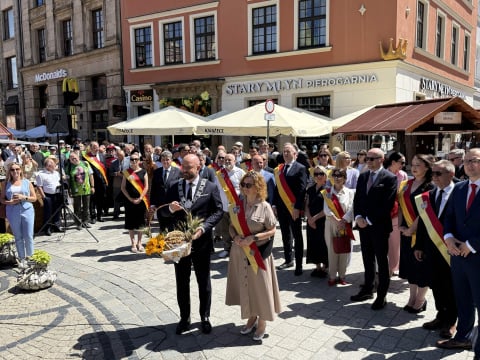 Święto Wrocławia 2026. Radni przeszli przez Wrocław w uroczystym pochodzie [GALERIA] - 6