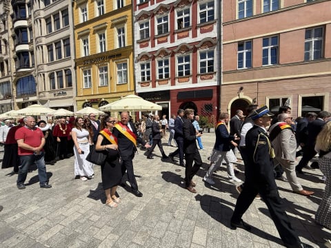 Święto Wrocławia 2026. Radni przeszli przez Wrocław w uroczystym pochodzie [GALERIA] - 7
