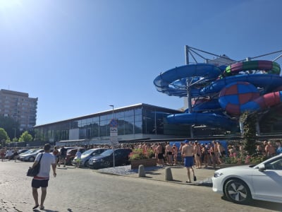 Ewakuacja Aquaparku Wrocław. Ponad 800 os&oacute;b opuściło obiekt