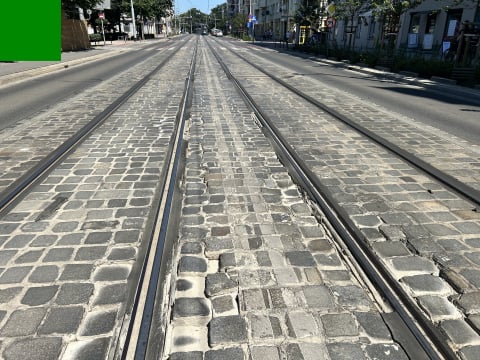 2 lata po remoncie i wielu poprawkach, a kostka brukowa na ul. Pomorskiej we Wrocławiu nadal się zapada - 5