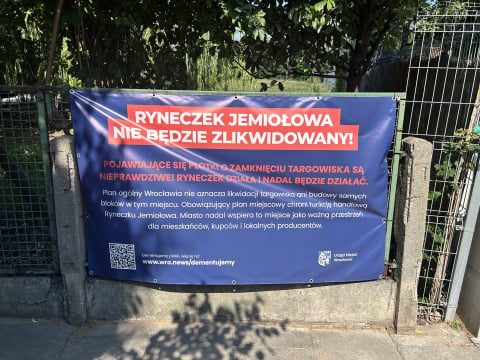 Tak Wrocław walczy z dezinformacją. Banery na płotach to nowy sposób komunikacji z mieszkańcami - 2