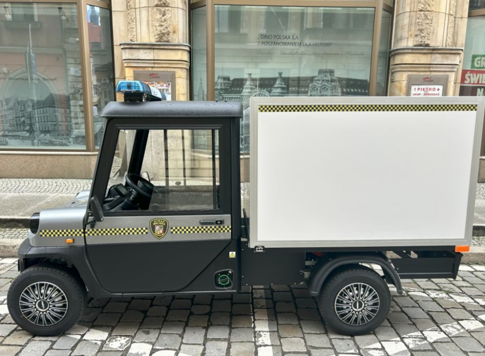 Ten meleks nie wozi turystów, ale będzie jeździł na sygnale. Rynek we Wrocławiu pod specjalnym nadzorem - Meleks wrocławskiej straży miejskiej.