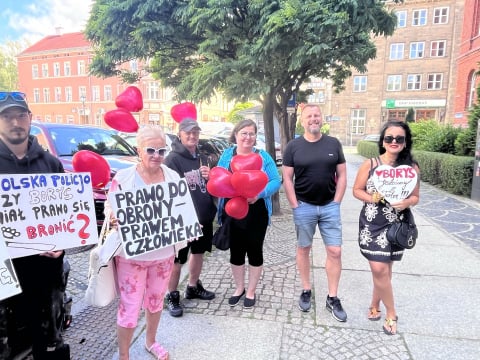 Strzelanina w Bystrzycy Kłodzkiej: Borys B. kolejne 3 miesiące spędzi w areszcie. Kilkadziesiąt osób protestowało przed sądem - 3