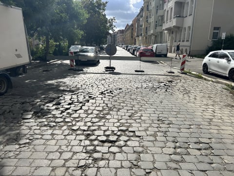 Przestrzenna zamknięta od 2 tygodni, bo kostka "urosła" po burzy. ZDiUM o awarii dowiedział się z internetu? - 5