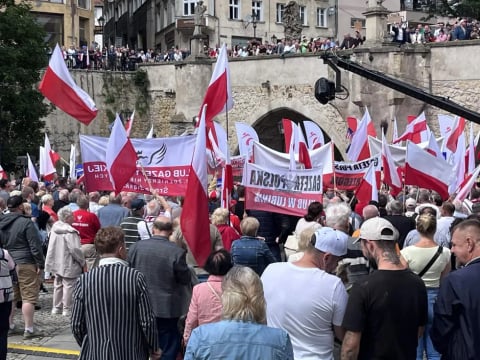 Prezes Prawa i Sprawiedliwości Jarosław Kaczyński odwiedził dziś Kłodzko. Zapowiedział, że jutro będzie na Zaporze Pilchowickiej - 5
