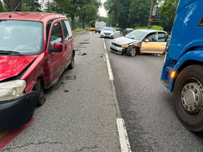 Poranne zderzenie na Opolskiej. Długie korki, autobusy MPK jeżdżą objazdami