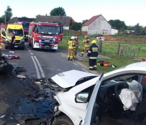 Tragiczny wypadek w powiecie trzebnickim. Jedna osoba nie żyje, dwie zabrał LPR - 1