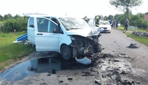 Tragiczny wypadek w powiecie trzebnickim. Jedna osoba nie żyje, dwie zabrał LPR - 2