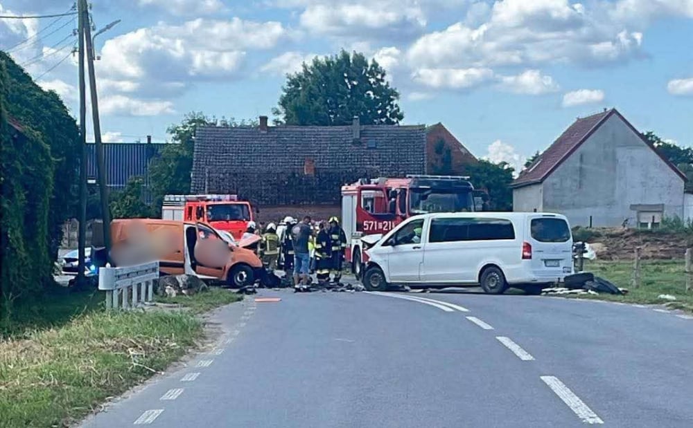 Tragiczny wypadek w powiecie trzebnickim. Jedna osoba nie żyje, dwie zabrał LPR – Poważny wypadek w Ujeźdźcu Małym.