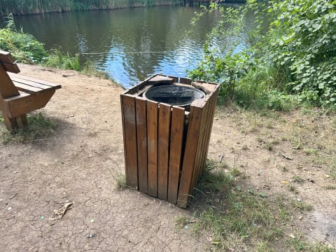 Ten wrocławski park przeszedł modernizację za ponad milion złotych. Teraz niszczą go wandale - 1