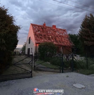 Ogromne zniszczenia po wybuchu butli z gazem w domu jednorodzinnym. Jedna osoba została poszkodowana - 1